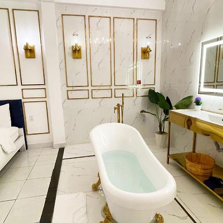 A In Hotel Glamour Хошимин Экстерьер фото